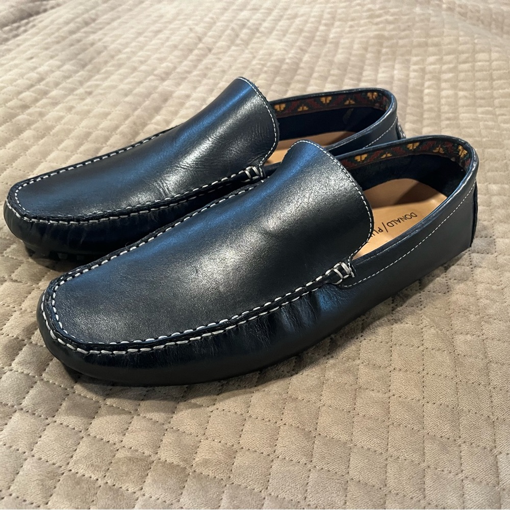 Donald Pliner Men’s Driver Loafers. Black. Size 9.  Excellent condition.